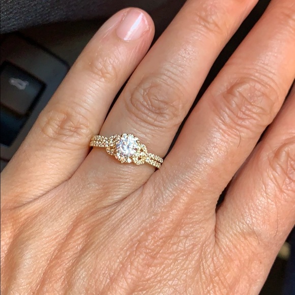 14k Solid Yellow Gold Engagement Ring - Picture 3 of 15